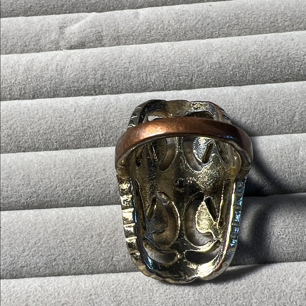 Elegant Gold Filigree Ring with Crystal Accents. wa534